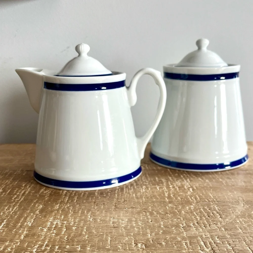 WILLIAMS SONOMA BRASSERIE WHITE AND BLUE CREAMER AND SUGAR SET